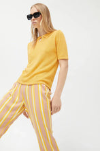 Cargar imagen en el visor de la galería, PANTALON RECTO RAYAS AMARILLAS
