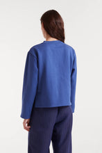 Cargar imagen en el visor de la galería, SUDADETA CUELLO LENTEJUELAS AZUL

