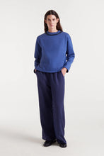 Cargar imagen en el visor de la galería, SUDADETA CUELLO LENTEJUELAS AZUL
