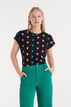 Cargar imagen en el visor de la galería, CAMISETA CORAZONES
