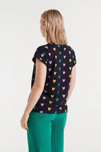 Cargar imagen en el visor de la galería, CAMISETA CORAZONES

