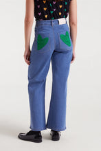 Cargar imagen en el visor de la galería, PANTALON VAQUERO CORAZONES
