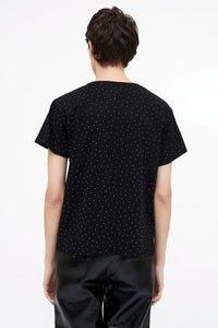 CAMISETA NEGRA APLIQUES PLATEADOS