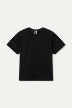 Cargar imagen en el visor de la galería, CAMISETA NEGRA APLIQUES PLATEADOS
