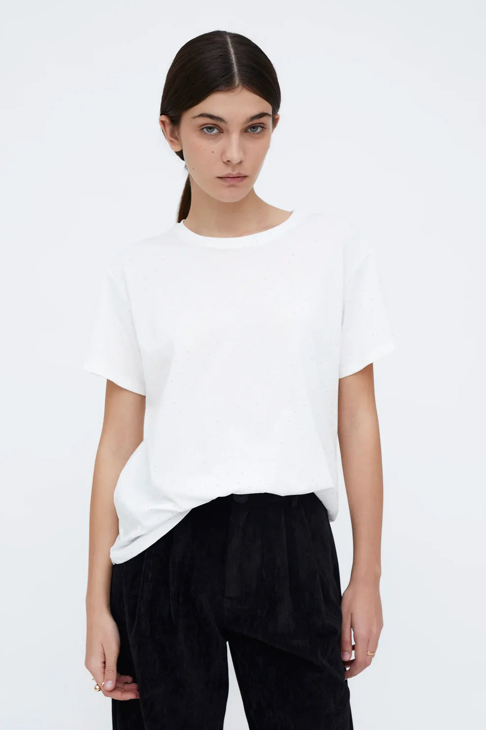 CAMISETA BLANCA  APLIQUES PLATEADOS