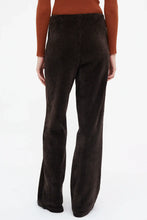 Cargar imagen en el visor de la galería, PANTALON DE PANA DE TERCIOPELO MARRON
