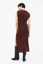 Cargar imagen en el visor de la galería, VESTIDO MIDI MARRON

