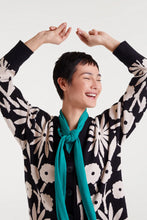 Cargar imagen en el visor de la galería, CHAQUETA  JACQUAR ESTAMPADA
