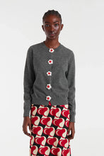 Cargar imagen en el visor de la galería, CARDIGAN  GRIS FLOR
