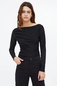 CAMISETA CUELLO BARCO CON BRILLI