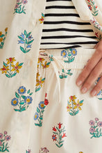 Cargar imagen en el visor de la galería, PANTALON ESTAMPADO GARDENER
