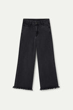 Cargar imagen en el visor de la galería, PANTALON VAQUERO NEGRO CON BAJO RAW-CUT
