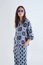 Cargar imagen en el visor de la galería, CAMISA ESTAMPADA
