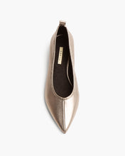 Cargar imagen en el visor de la galería, ZAPATO SALON SATINADO CORINA

