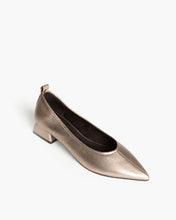 Cargar imagen en el visor de la galería, ZAPATO SALON SATINADO CORINA
