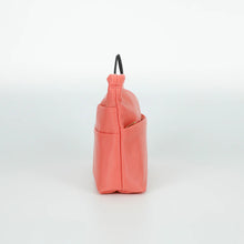 Cargar imagen en el visor de la galería, BOLSO MANO CORAL
